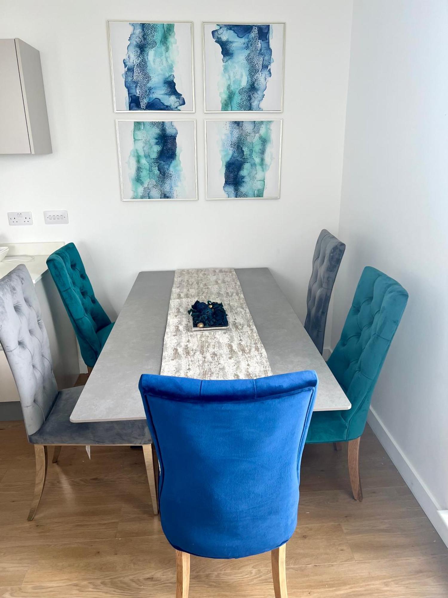 Spacious Urban Gem Apartment With Parking Bracknell Ngoại thất bức ảnh