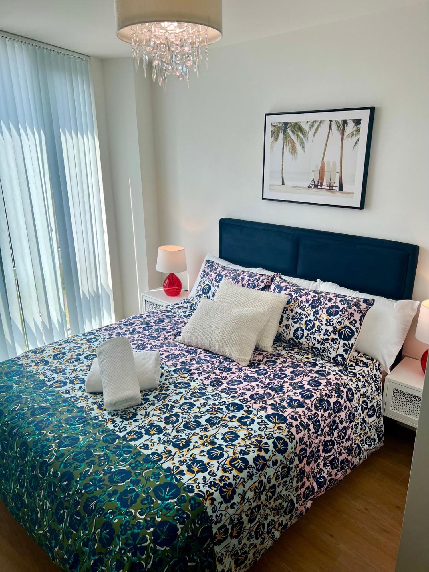 Spacious Urban Gem Apartment With Parking Bracknell Ngoại thất bức ảnh