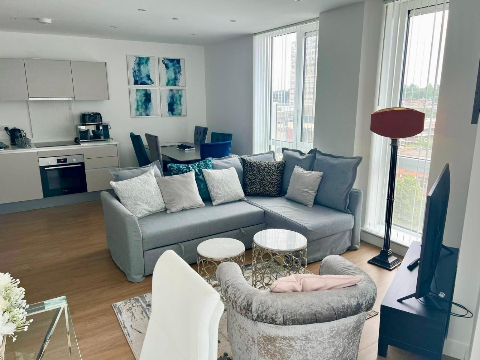 Spacious Urban Gem Apartment With Parking Bracknell Ngoại thất bức ảnh